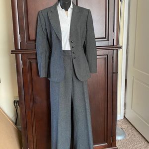 Tahari Arthur S. Levine Grey 2-pc Suit Size 12 14